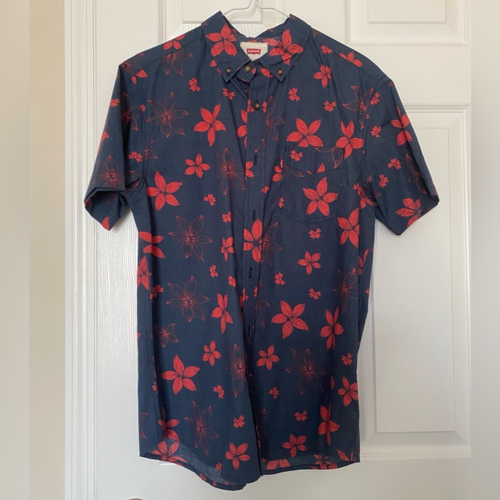 Levi’s Button Up Shirt Size Small